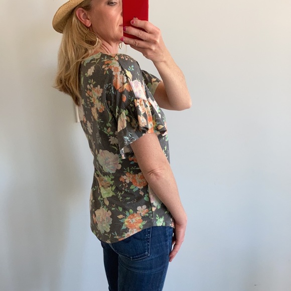 Floral Short Ruffle Sleeve Top - Picture 4 of 7